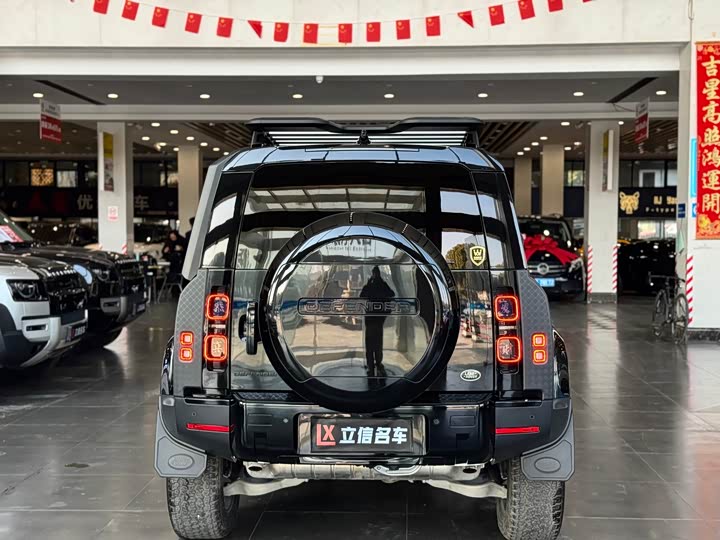Land Rover Defender 2025 2025款 110 3.0T P400 暗黑特别版