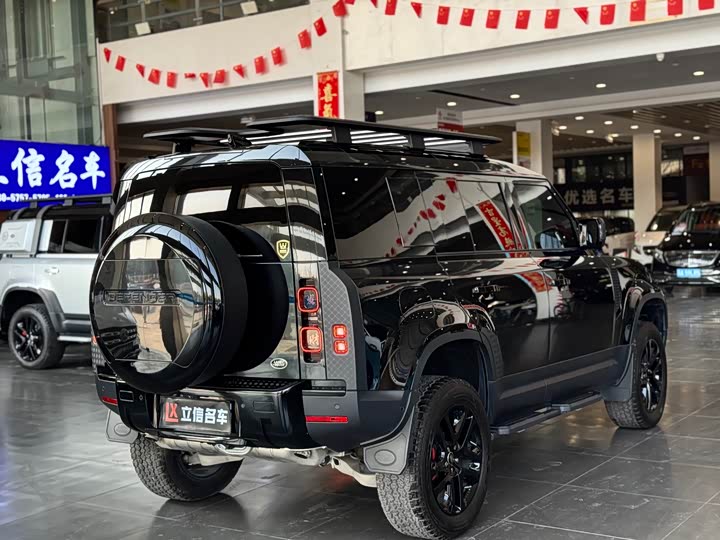 Land Rover Defender 2025 2025款 110 3.0T P400 暗黑特别版