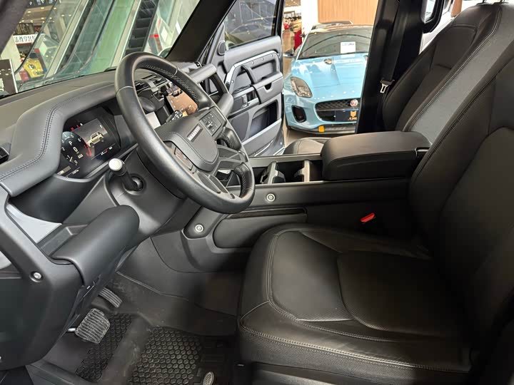 Land Rover Defender 2025 2025款 110 3.0T P400 暗黑特别版