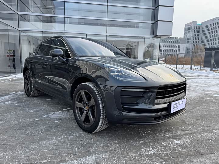 2025 Porsche Macan