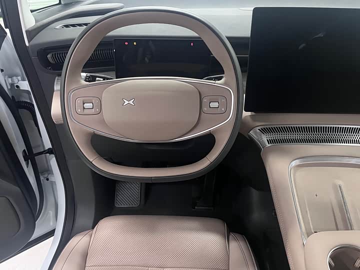 XPeng X9 2025 2025款 纯电 740超长续航 Max