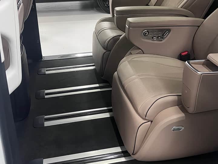 XPeng X9 2025 2025款 纯电 740超长续航 Max