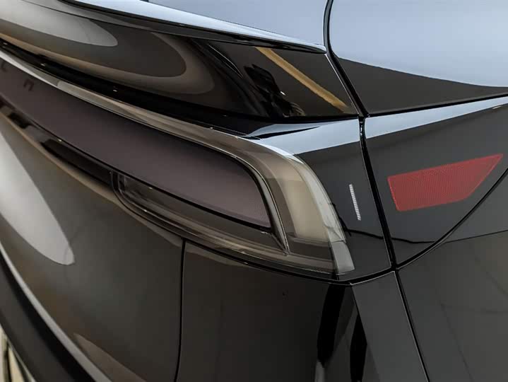 Tesla Model Y 2025 2025款 长续航全轮驱动版