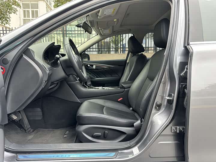 Infiniti Q50L 2018 2018款 2.0T 舒适版 国VI