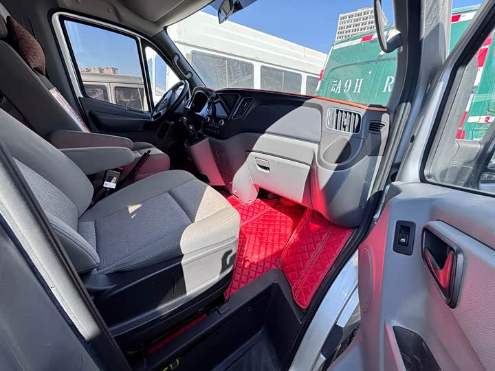 Foton Tuyano 2021 2021款 2.0T手动通途长轴中顶5/6/7座4F20TC3