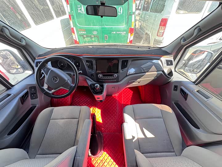 Foton Tuyano 2021 2021款 2.0T手动通途长轴中顶5/6/7座4F20TC3