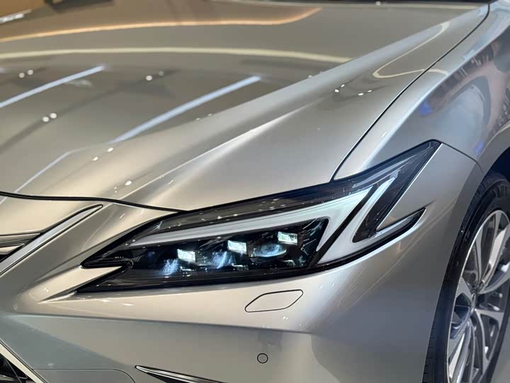 Lexus ES 2025 2025款 300h 臻享版