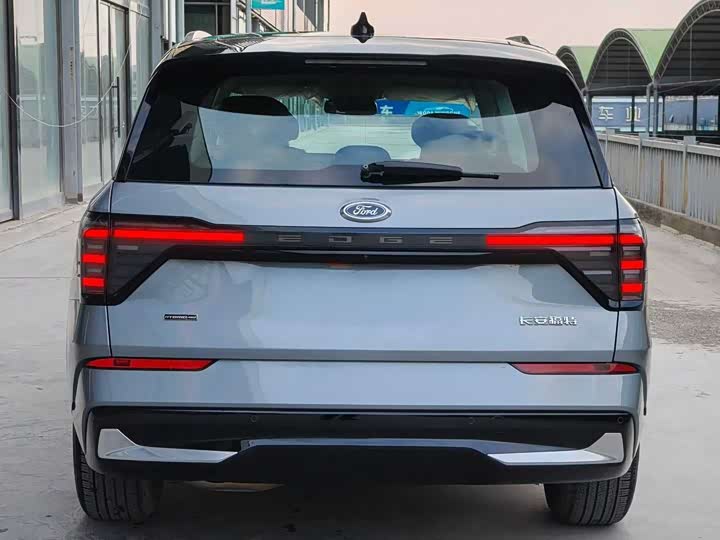 Ford Edge 2025 2025款 锐界L 2.0T EcoBoost E混动四驱七座至尊型