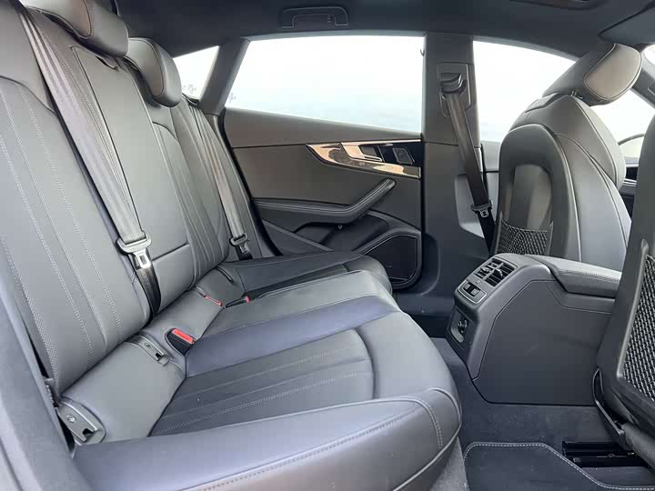 Audi RS 5 2023 2023款 RS 5 2.9T Sportback 黑曜版