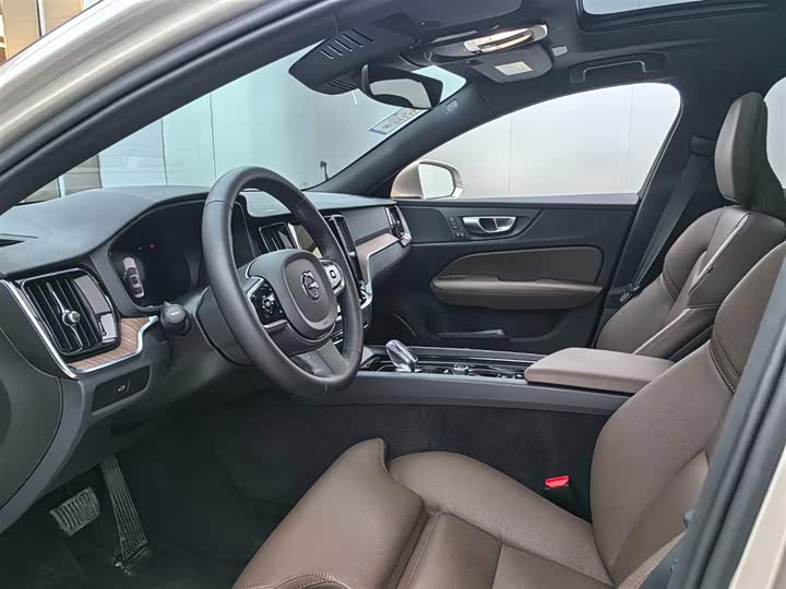 Volvo S60 2025 2025款 B4 智远豪华版