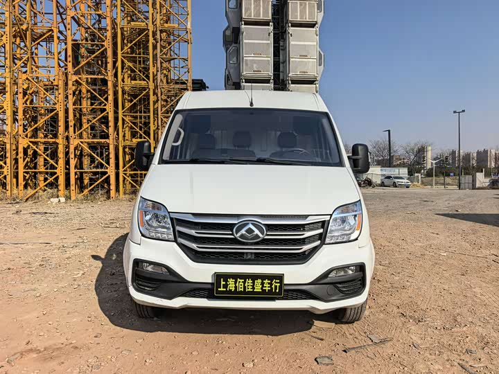 Maxus V80 2024 2024款 超值版城配王 6MT 长轴中顶147Ps 3座