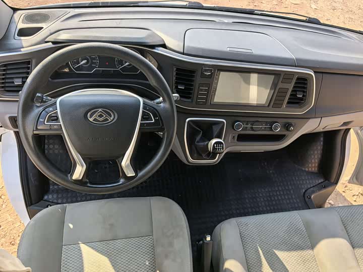 Maxus V80 2024 2024款 超值版城配王 6MT 长轴中顶147Ps 3座