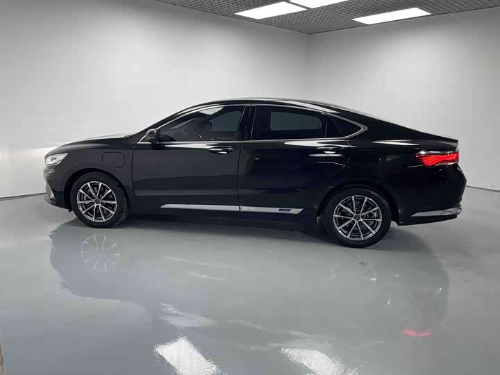 Geely Emgrand GT Hybrid 2021 2021款 1.5T ePro 领耀版