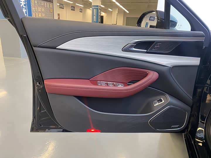 Hongqi H5 2025 2025款 2.0T 自动玄影200万辆纪念版