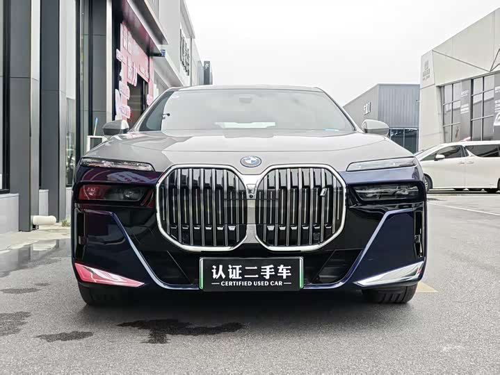 BMW i7 2023 2023款 eDrive50L 尊享M运动套装