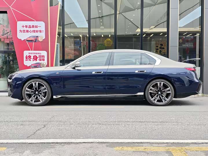 BMW i7 2023 2023款 eDrive50L 尊享M运动套装