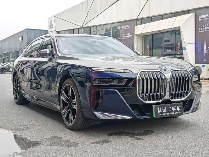 BMW i7 2023 2023款 eDrive50L 尊享M运动套装