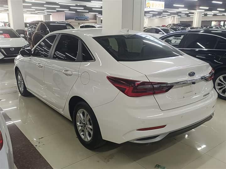 Ford Escort 2021 2021款 1.5L 自动黄金版