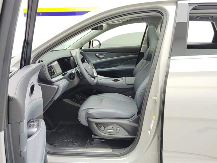 BYD Sea Lion 07 DM-i Hybrid 2025 2025款 150 领航+版