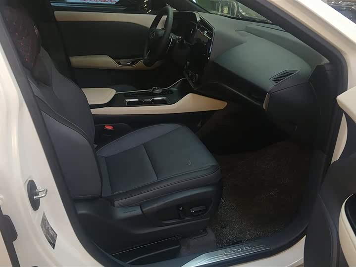 Lexus RZ 2023 2023款 450e 四驱纵享版