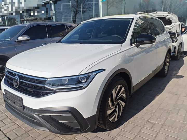 Volkswagen Tiguan L Pro 2025 2025款 出众款 300TSI 自动两驱龙腾版