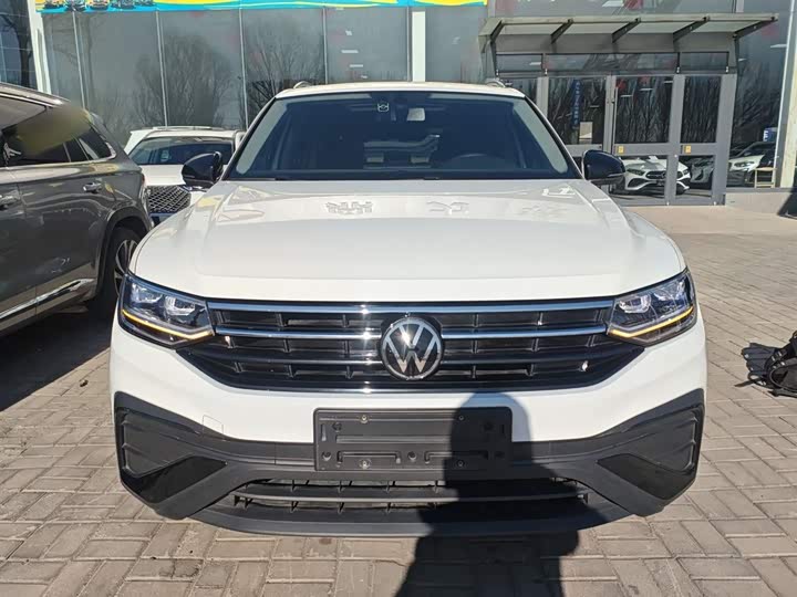 Volkswagen Tiguan L Pro 2025 2025款 出众款 300TSI 自动两驱龙腾版