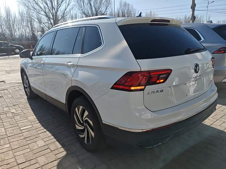 Volkswagen Tiguan L Pro 2025 2025款 出众款 300TSI 自动两驱龙腾版
