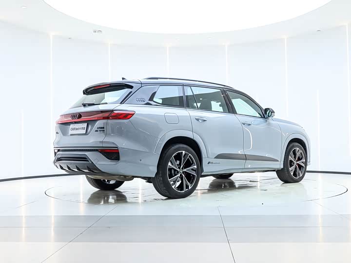 Audi Q6 2024 2024款 45 TFSI quattro RS 套件竞速版 7座