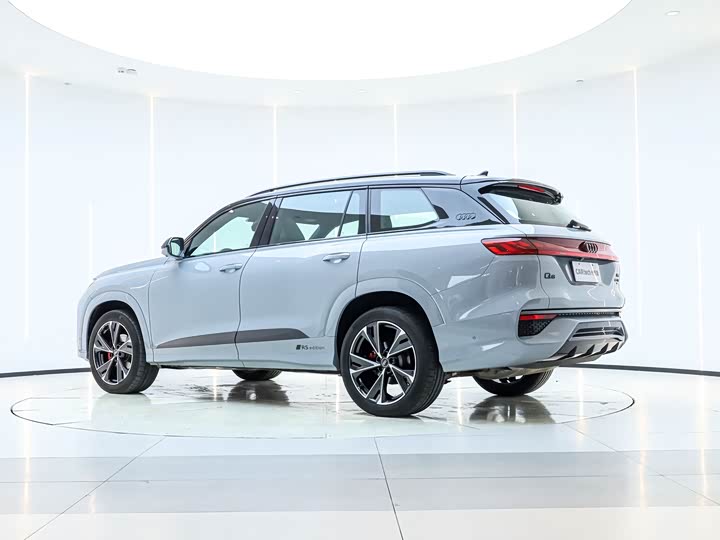 Audi Q6 2024 2024款 45 TFSI quattro RS 套件竞速版 7座