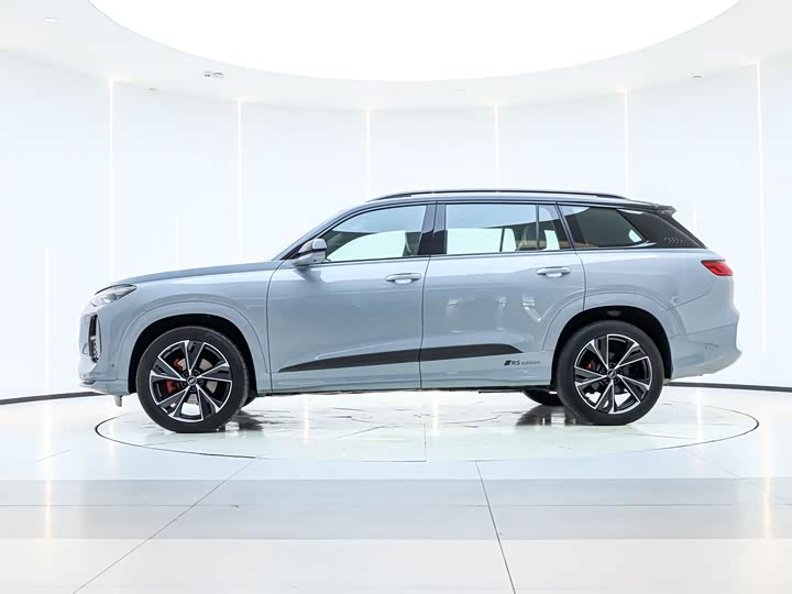 Audi Q6 2024 2024款 45 TFSI quattro RS 套件竞速版 7座