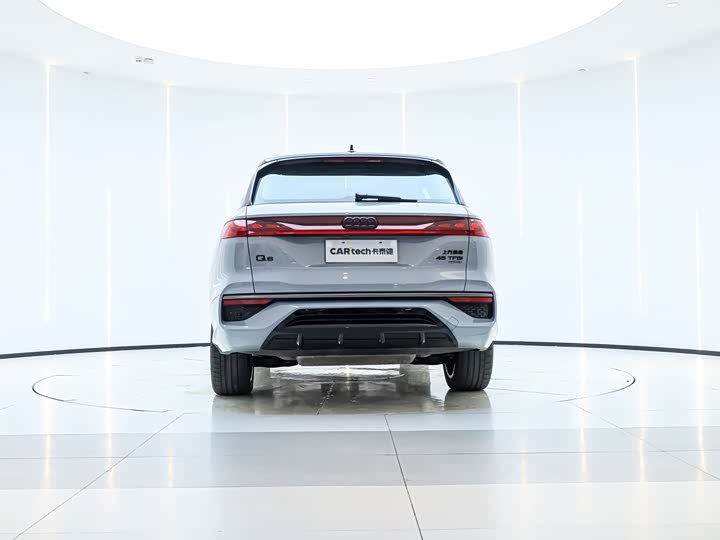Audi Q6 2024 2024款 45 TFSI quattro RS 套件竞速版 7座