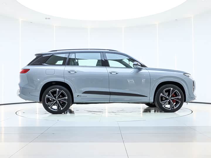 Audi Q6 2024 2024款 45 TFSI quattro RS 套件竞速版 7座