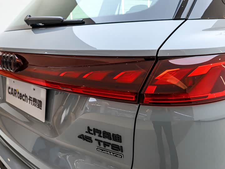 Audi Q6 2024 2024款 45 TFSI quattro RS 套件竞速版 7座