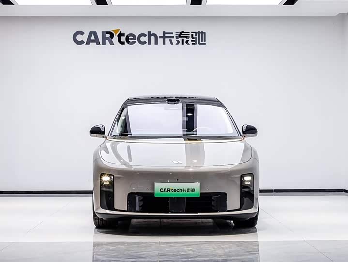 2025 LiXiang i8