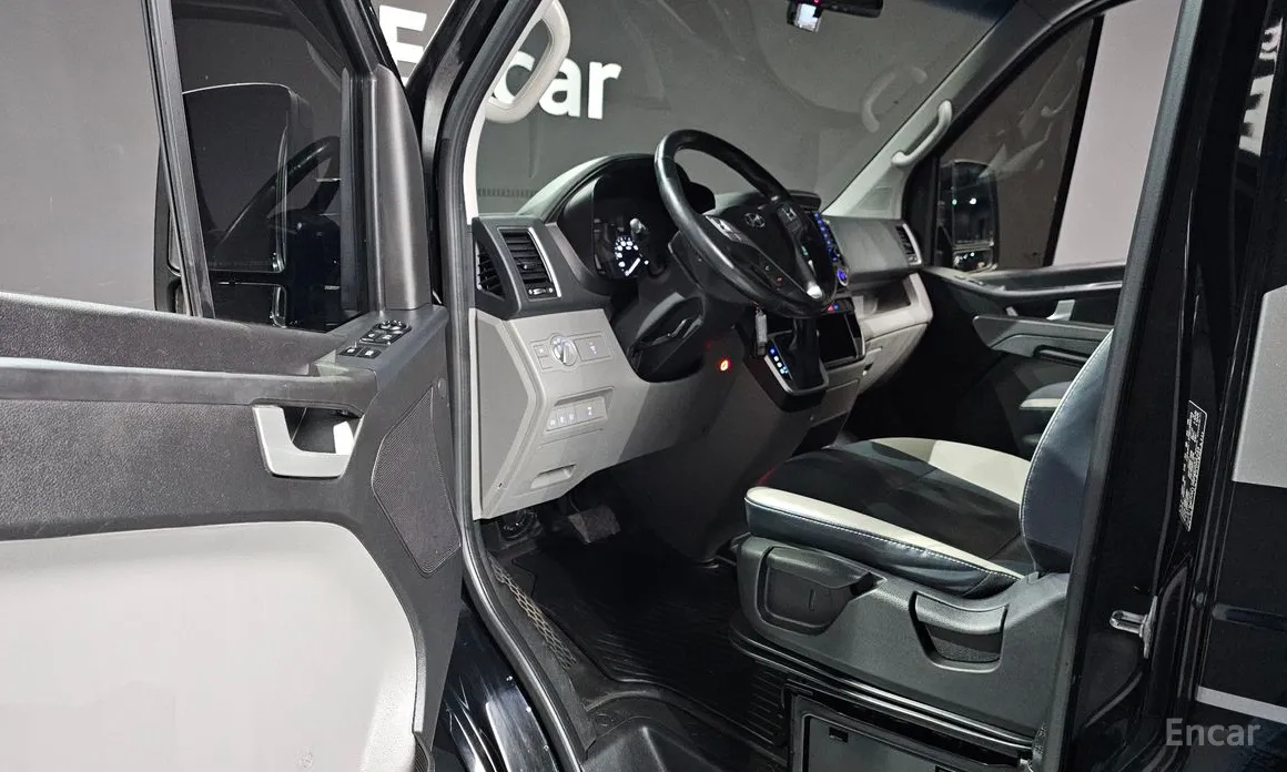 Hyundai Solati 2015 15-seater