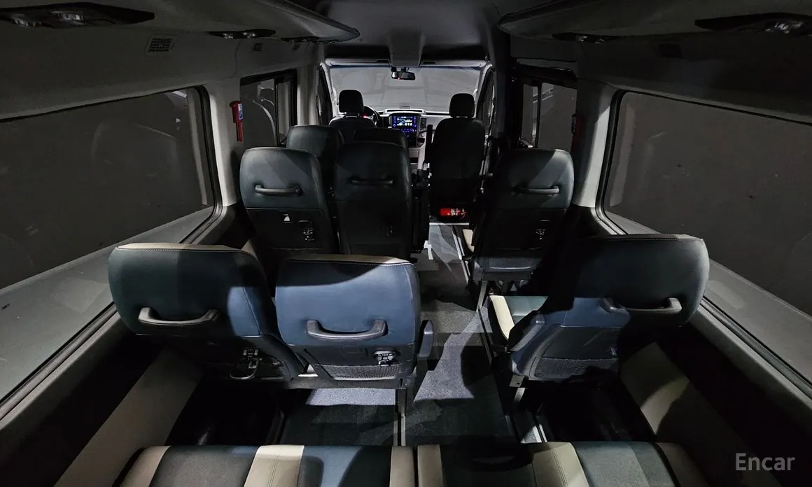 Hyundai Solati 2015 15-seater