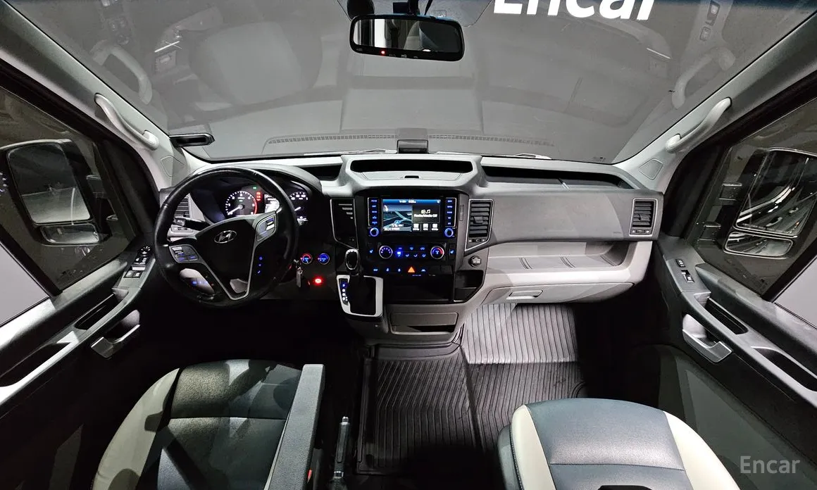 Hyundai Solati 2015 15-seater