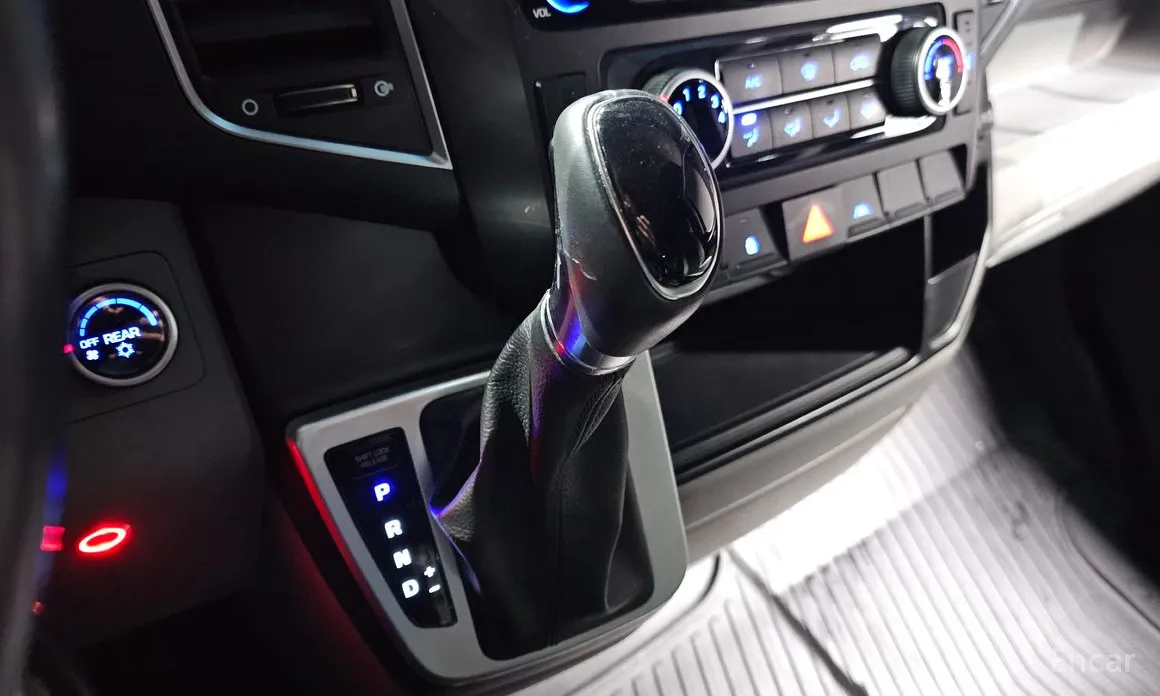 Hyundai Solati 2015 15-seater