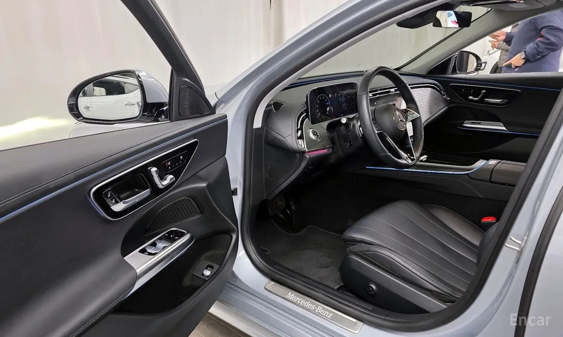 Mercedes-Benz E-Class 2024 E200 Avantgarde