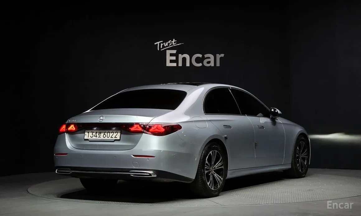 Mercedes-Benz E-Class 2024 E200 Avantgarde