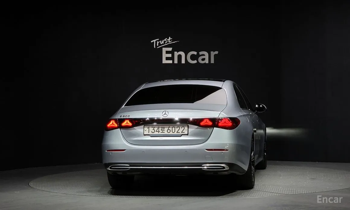 Mercedes-Benz E-Class 2024 E200 Avantgarde