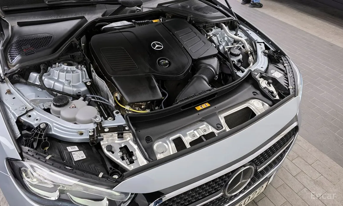 Mercedes-Benz E-Class 2024 E200 Avantgarde