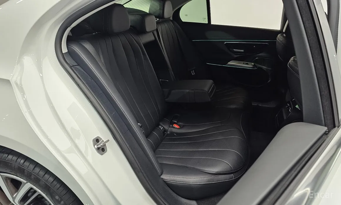 Mercedes-Benz E-Class 2024 E220d 4MATIC Exclusive