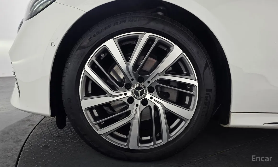 Mercedes-Benz E-Class 2024 E220d 4MATIC Exclusive