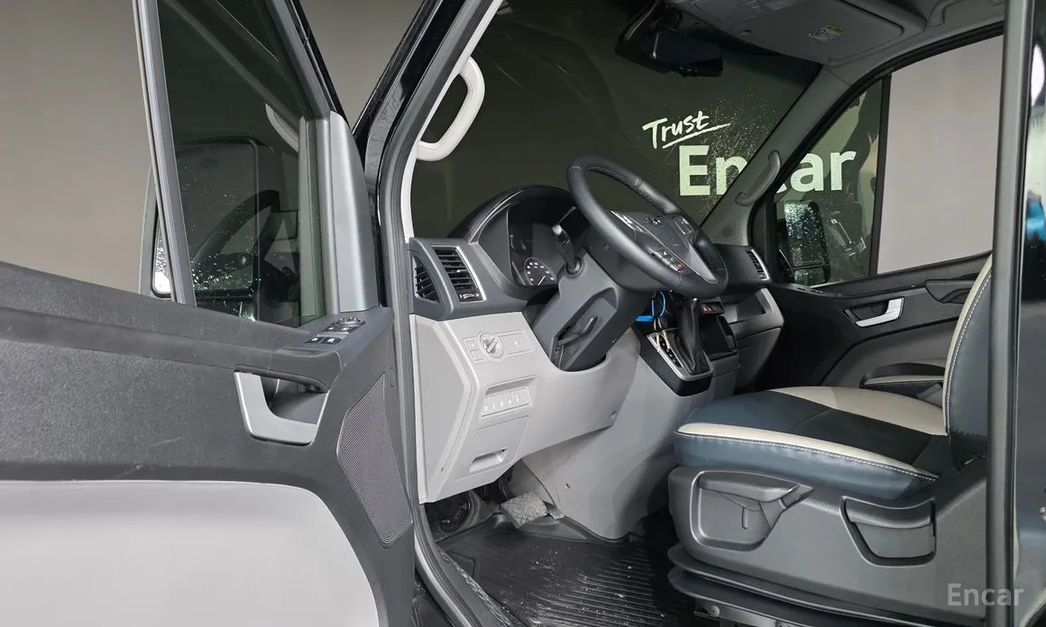 Hyundai Solati 2015 15-seater