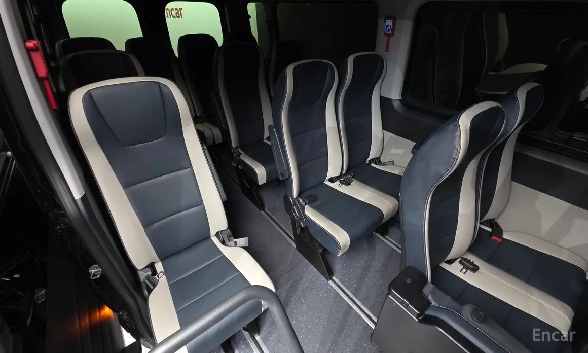 Hyundai Solati 2015 15-seater