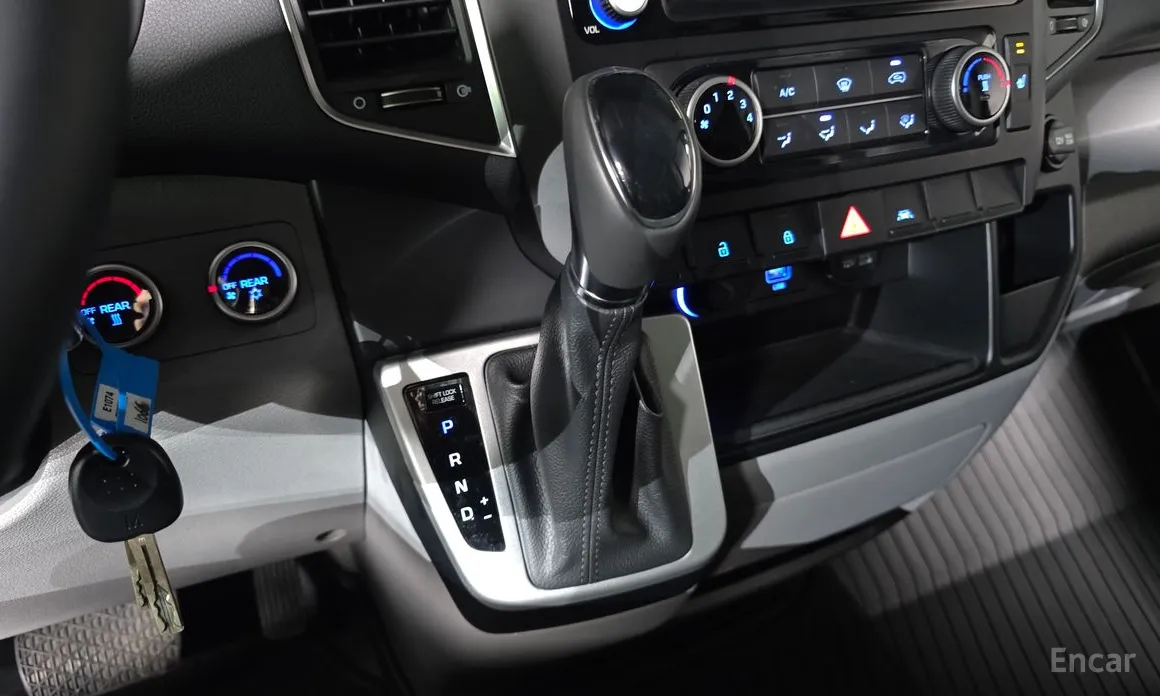 Hyundai Solati 2015 15-seater