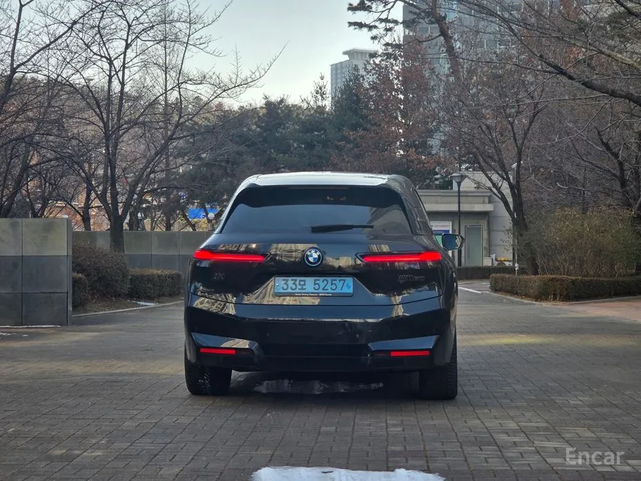 BMW iX 2021 xDriveM60