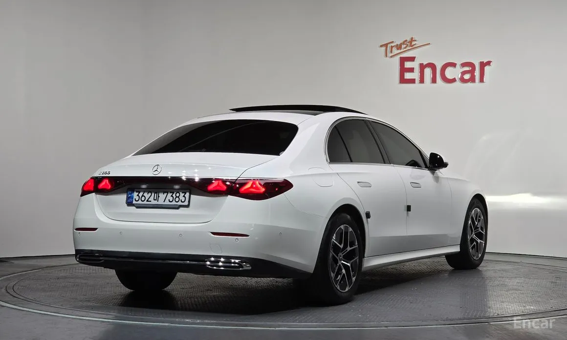 Mercedes-Benz E-Class 2024 E200 Avantgarde