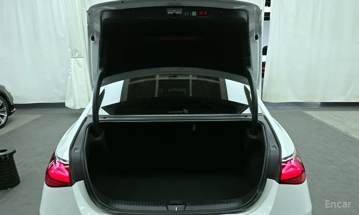 Mercedes-Benz E-Class 2024 E200 Avantgarde